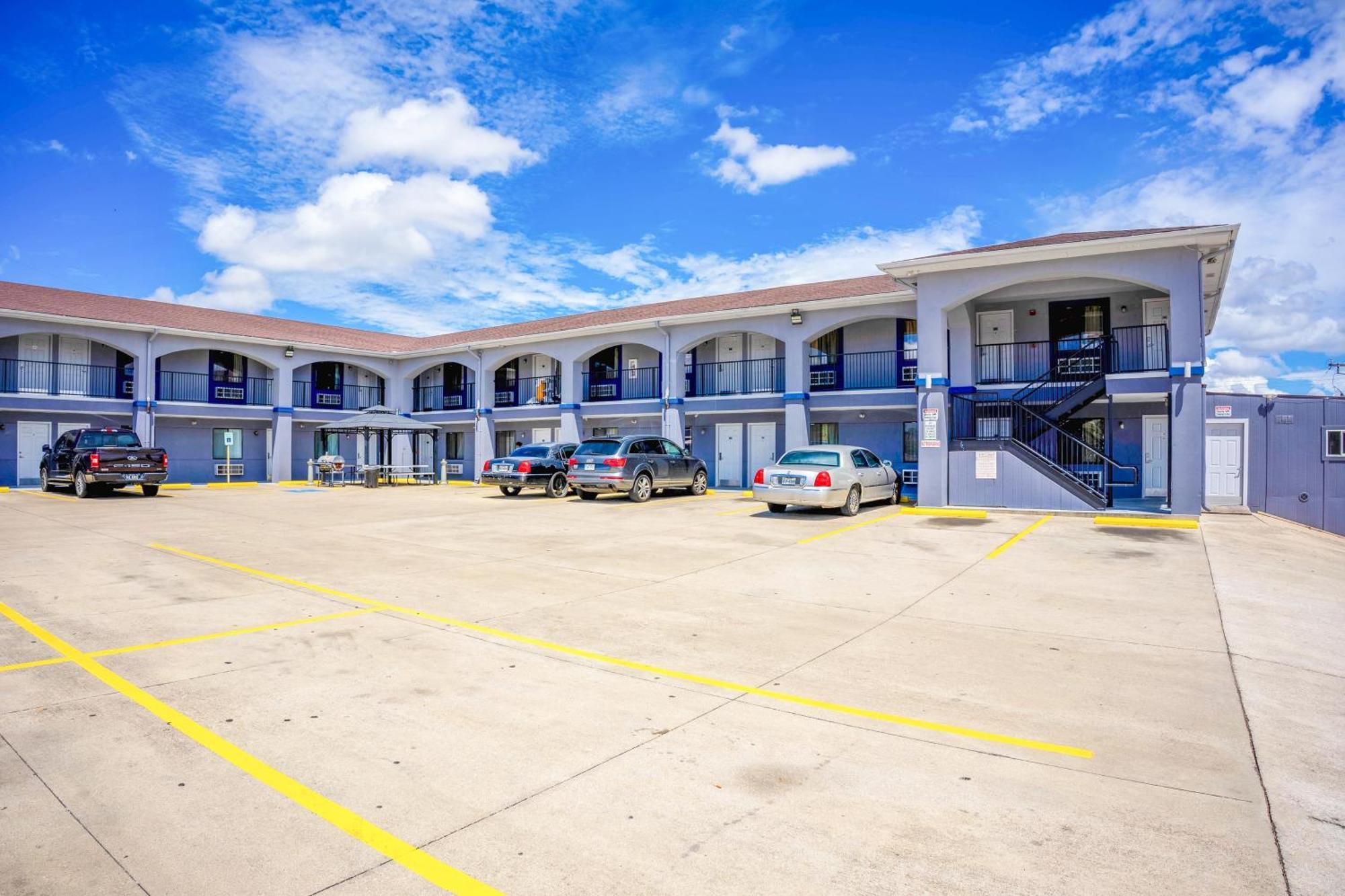 High Five Inn By Oyo Killeen Exterior photo